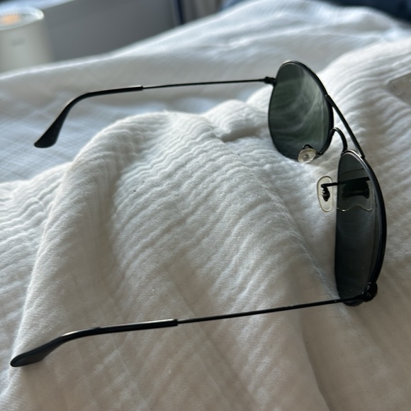 Ray-Ban Black Aviators - Picture 4 of 8